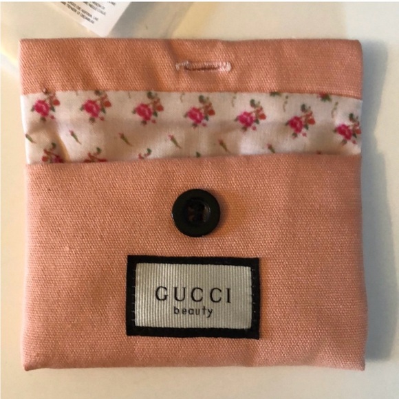 Gucci Beauty Pouch and Comb
Gift Set - Picture 3 of 11